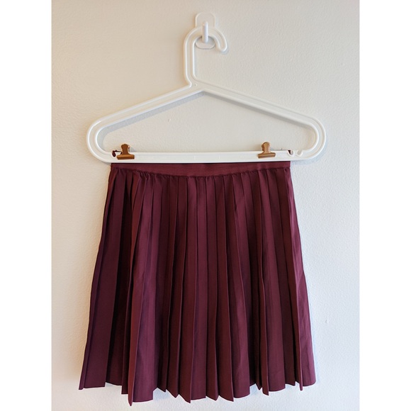 H&M Mini Pleated Skirt - Picture 2 of 3